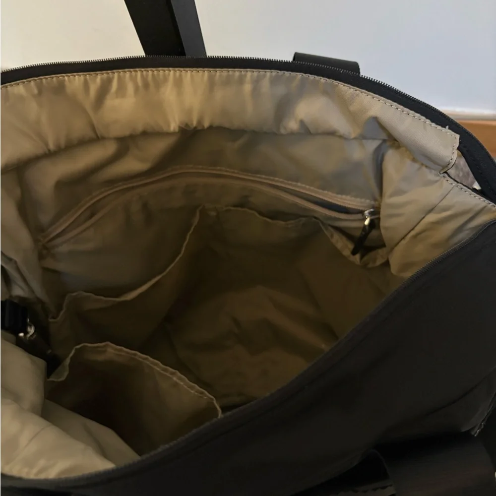 Tumi Convertible Messenger Tote - a “does it all” bag in great condition. - Picture 5 of 12